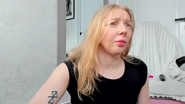 Snapshot of SundyRose chatting on 04.11.26 SundyRose online show from 04.11.26