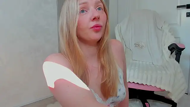 Snapshot of SundyRose chatting on 06.21.26 SundyRose online show from 06.21.26