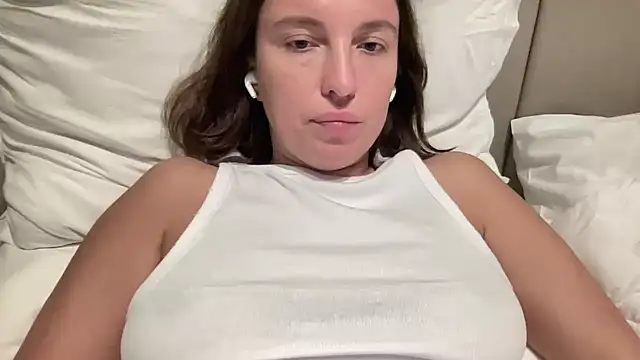 Snapshot of CArivora chatting on 02.22.26 CArivora online show from 02.22.26