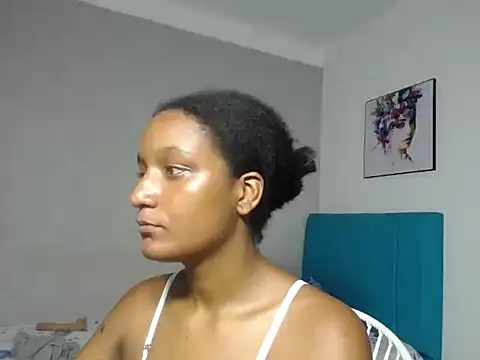 Snapshot of millysweetass chatting on 11.08.25 millysweetass online show from 11.08.25