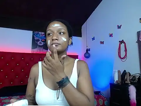Snapshot of millysweetass chatting on 11.26.25 millysweetass online show from 11.26.25