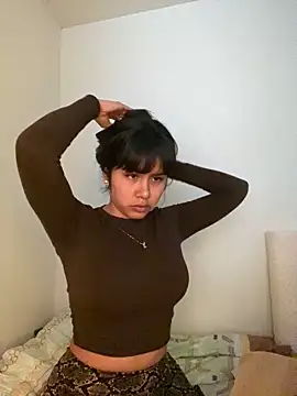 Snapshot of SweetieMariana chatting on 10.17.25 SweetieMariana online show from 10.17.25