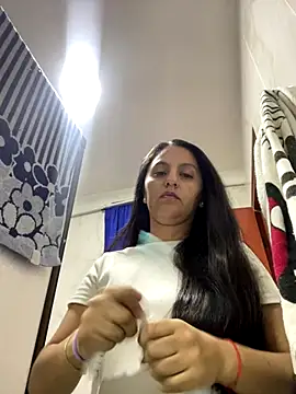 Snapshot of julieta_rossi chatting on 10.29.25 julieta rossi online show from 10.29.25