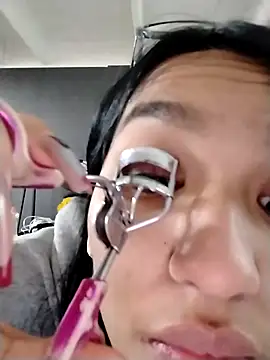 Snapshot of Valen_russo chatting on 10.15.25 Valen russo online show from 10.15.25