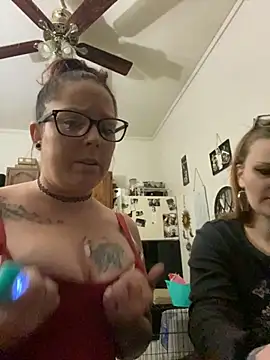 Snapshot of EdNEmSexyBlend chatting on 10.17.25 EdNEmSexyBlend online show from 10.17.25