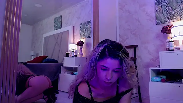 Snapshot of Sophie_teller chatting on 10.16.25 Sophie teller online show from 10.16.25