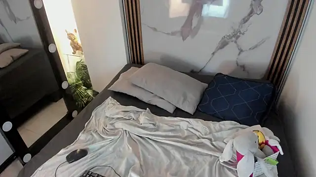 bubble  angel   online show from 04.04.26