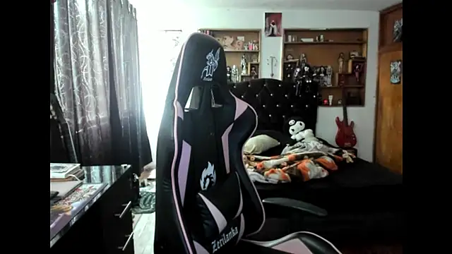 Maki Zein  online show from 10.29.25