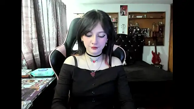 Maki Zein  online show from 11.13.25