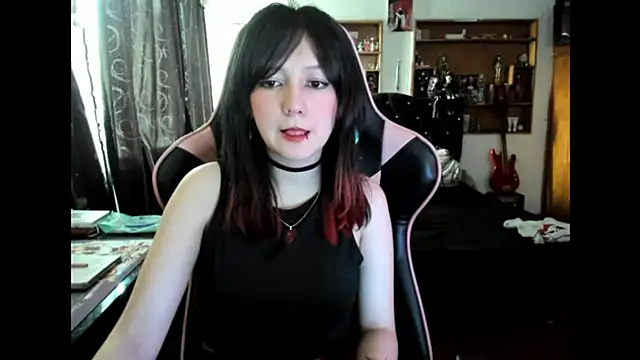 Maki Zein  online show from 12.05.25