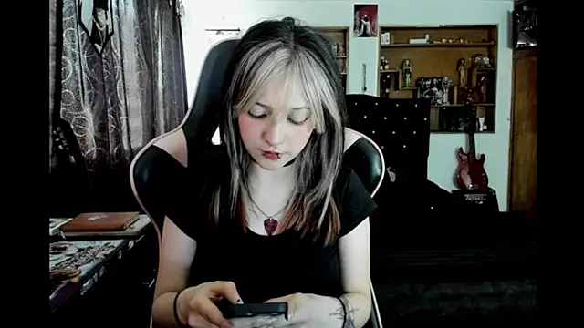 Maki Zein  online show from 01.08.26