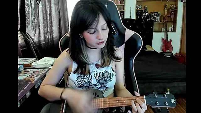 Maki Zein  online show from 02.12.26