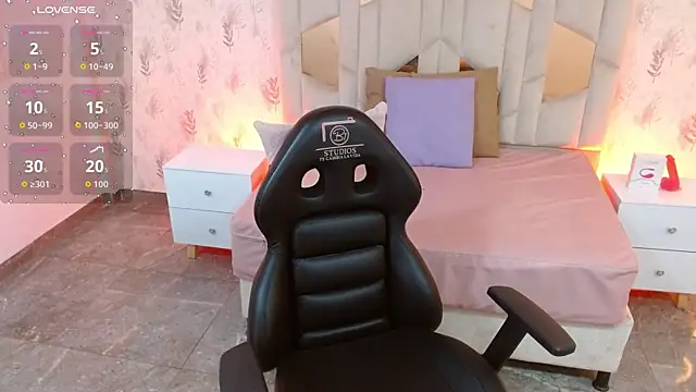 Snapshot of MARIANA_TAY1 chatting on 10.20.25 MARIANA TAY1 online show from 10.20.25