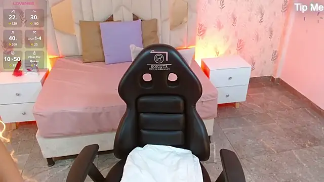 Snapshot of MARIANA_TAY1 chatting on 10.23.25 MARIANA TAY1 online show from 10.23.25