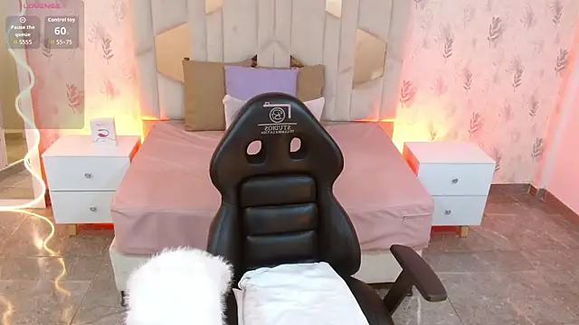 Snapshot of MARIANA_TAY1 chatting on 10.25.25 MARIANA TAY1 online show from 10.25.25