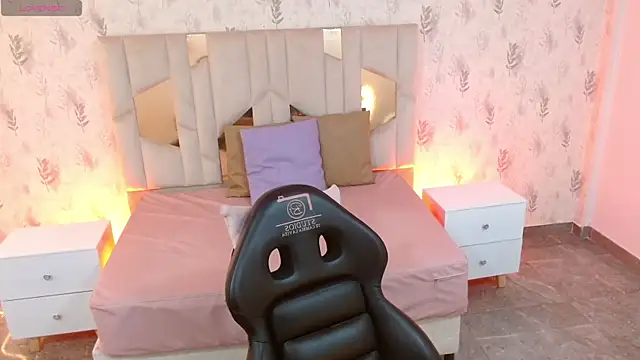 Snapshot of MARIANA_TAY1 chatting on 10.26.25 MARIANA TAY1 online show from 10.26.25