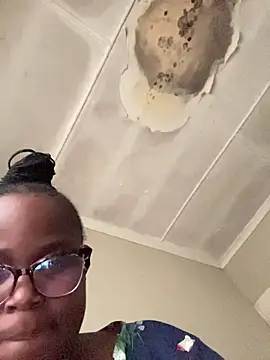 Snapshot of Wildpineapple chatting on 10.22.25 Wildpineapple online show from 10.22.25