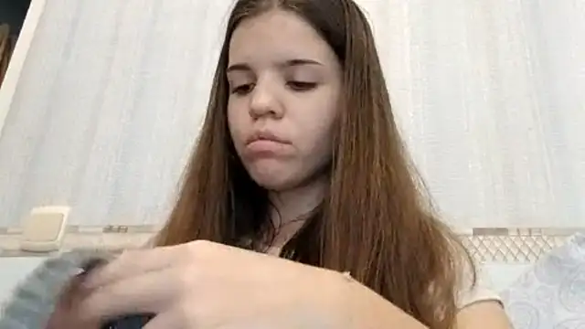 Snapshot of LonnaFekety chatting on 10.10.25 LonnaFekety online show from 10.10.25