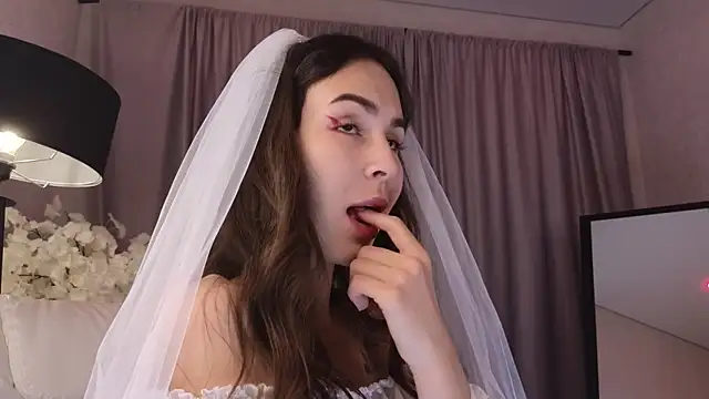 Snapshot of LionKierra chatting on 10.26.25 LionKierra online show from 10.26.25