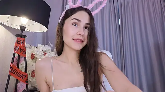 Snapshot of LionKierra chatting on 11.01.25 LionKierra online show from 11.01.25