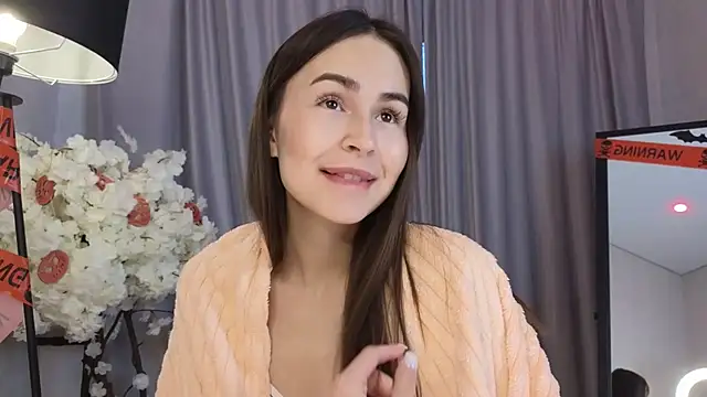 Snapshot of LionKierra chatting on 11.02.25 LionKierra online show from 11.02.25