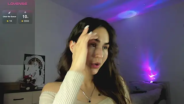 Snapshot of LionKierra chatting on 11.11.25 LionKierra online show from 11.11.25