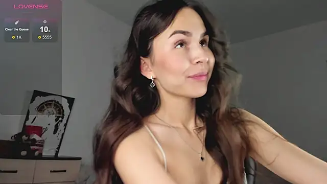 Snapshot of LionKierra chatting on 11.19.25 LionKierra online show from 11.19.25