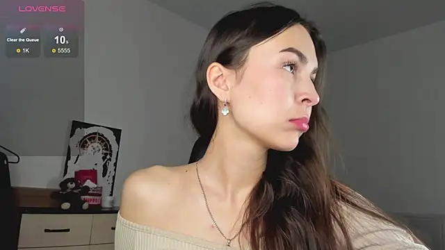 Snapshot of LionKierra chatting on 11.23.25 LionKierra online show from 11.23.25