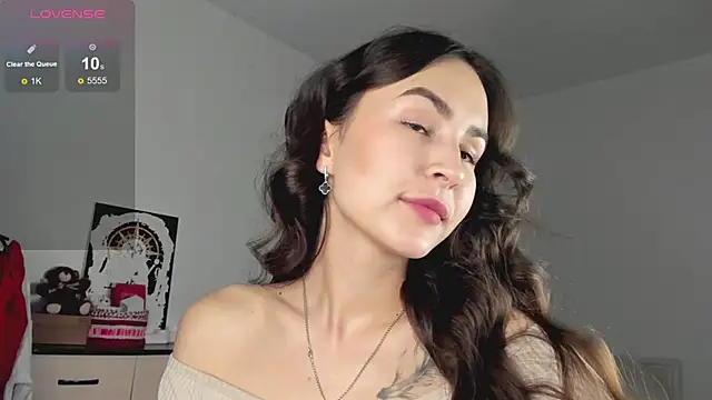 Snapshot of LionKierra chatting on 11.27.25 LionKierra online show from 11.27.25