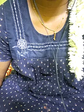 Snapshot of tamil_kanaka chatting on 05.05.26 tamil kanaka online show from 05.05.26