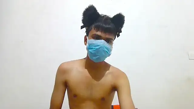 Snapshot of lil-twink19 chatting on 05.21.26 lil-twink19 online show from 05.21.26