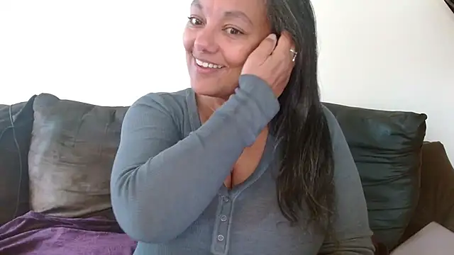 Snapshot of SexyThickStasia69 chatting on 10.21.25 SexyThickStasia69 online show from 10.21.25