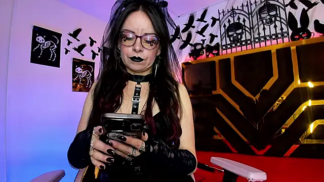 Evangelinejoness  online show from 10.31.25