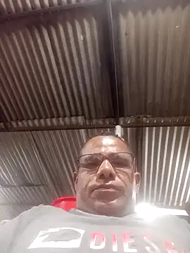 Snapshot of livesin chatting on 11.08.25 livesin online show from 11.08.25