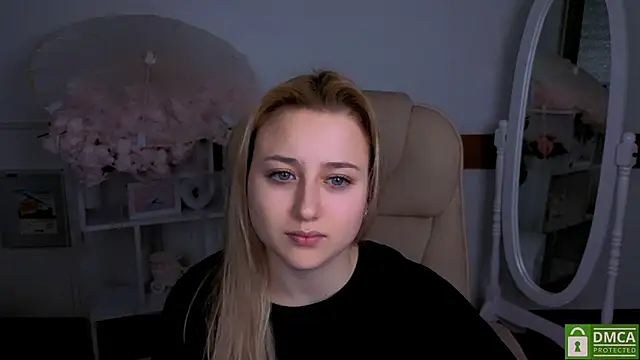Snapshot of Lulu___Moon chatting on 02.04.26 Lulu Moon online show from 02.04.26