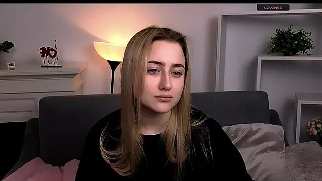 Snapshot of Lulu___Moon chatting on 03.12.26 Lulu Moon online show from 03.12.26
