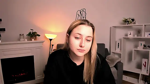 Snapshot of Lulu___Moon chatting on 04.10.26 Lulu Moon online show from 04.10.26