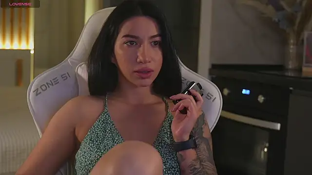 Snapshot of LeoBamble chatting on 10.20.25 LeoBamble online show from 10.20.25