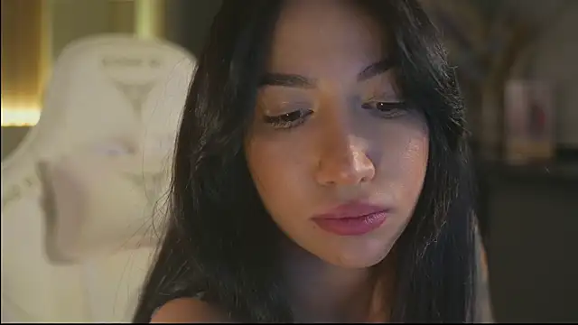 Snapshot of LeoBamble chatting on 10.26.25 LeoBamble online show from 10.26.25