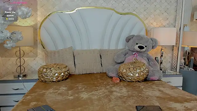 Alyssa tender online show from 10.15.25