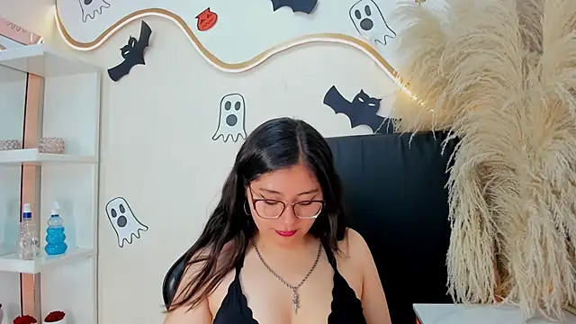 Snapshot of ZeleneJones chatting on 10.14.25 ZeleneJones online show from 10.14.25
