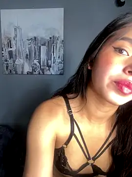 LunaMoore Pink online show from 11.26.25