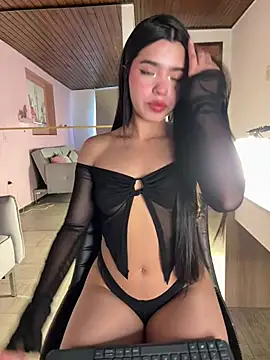 LunaMoore Pink online show from 04.08.26