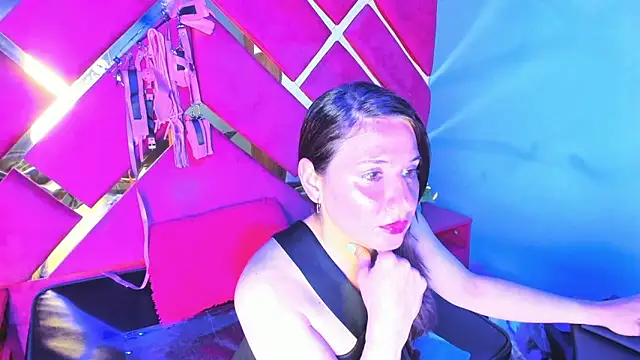 Kylie Bloom online show from 04.15.26