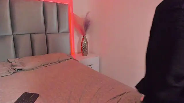 HollyPeach online show from 11.02.25