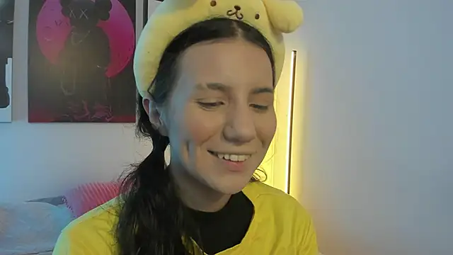 Snapshot of HollyPeach chatting on 06.03.26 HollyPeach online show from 06.03.26