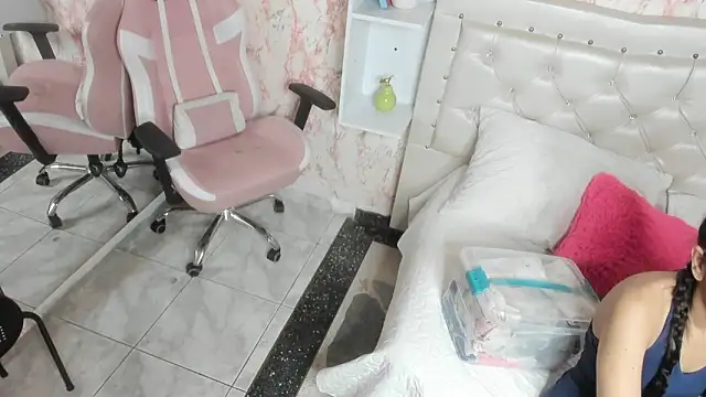 Snapshot of GabbiePrice chatting on 02.02.26 GabbiePrice online show from 02.02.26