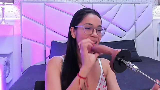 Snapshot of GabbiePrice chatting on 04.06.26 GabbiePrice online show from 04.06.26