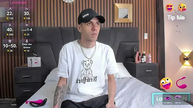 DerryAndIzzy online show from 11.18.25