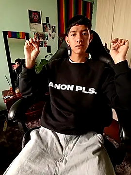 Snapshot of heyy_noah11 chatting on 04.27.26 heyy noah11 online show from 04.27.26